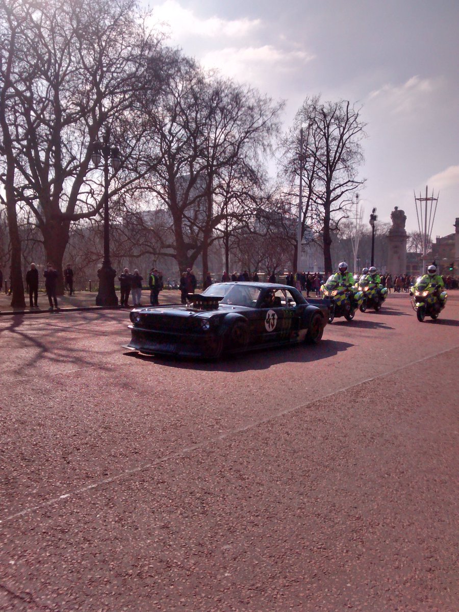 jackieackie's tweet photo. Great to see @EnglandRugby win yesterday. Followed by accidentally watching @_BBCTopGear filming in London today https://t.co/lWW5i6Lh99