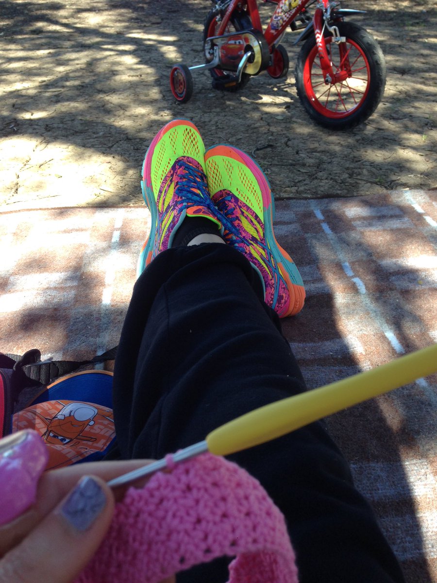 DuendeGumi's tweet photo. Se puede pedir más?buen tiempo, risas del peque y #ratitoderelax con el ganchillo😀😀😀😀 https://t.co/5ZrTYOFIuu