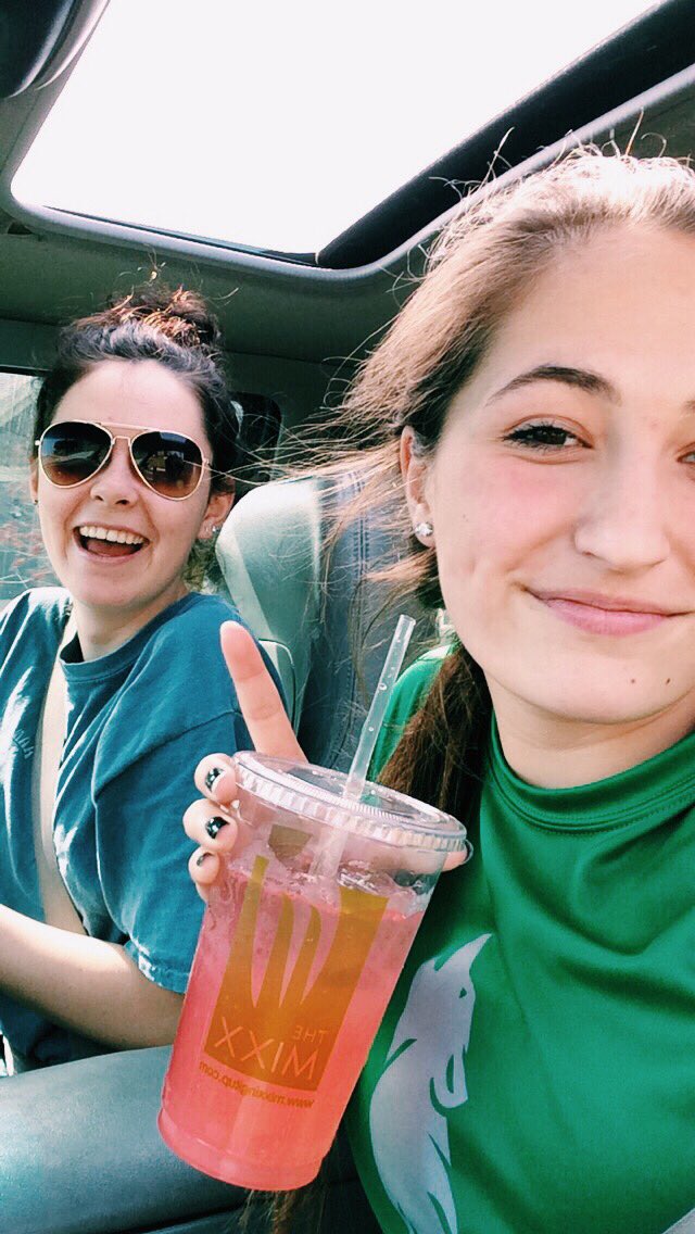 happy birthday child I hope you have a day full of cake and snapchat and bulldogs 💕🎉 <a href="/lindbatt/">Lindsey</a>