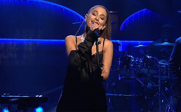 Entertainment Weekly On Twitter Ariana Grande Has A Wardrobe