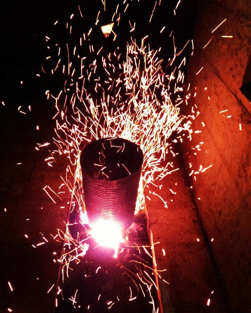 ZNobani's tweet photo. The fastest way to start #BBQing! #Charcoal #Coal #Sparks #Fire #BBQ #HTC #HTCOne #htcone #M7 #OneM7 #ultrapixel https://t.co/k4kR46QY5w