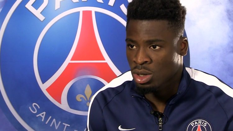 Qd tu fêtes pas le titre avec tes coéquipiers et que T.Silva sort "Il manque un joueur... C'est Pocho !" #ESTACPSG