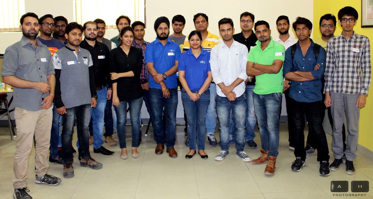 jslovers_del's tweet image. #jslovers at todays #angularjs2 workshop