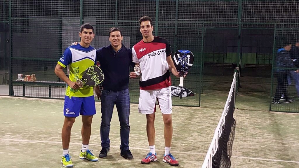 daniluengo90's tweet photo. Este domingo volvimos a llevarnos mi compi @Manu5Ruiz y yo el @vegapadeltour esta vez en @padelItalica . A seguir!! https://t.co/p3iG30Ug1j