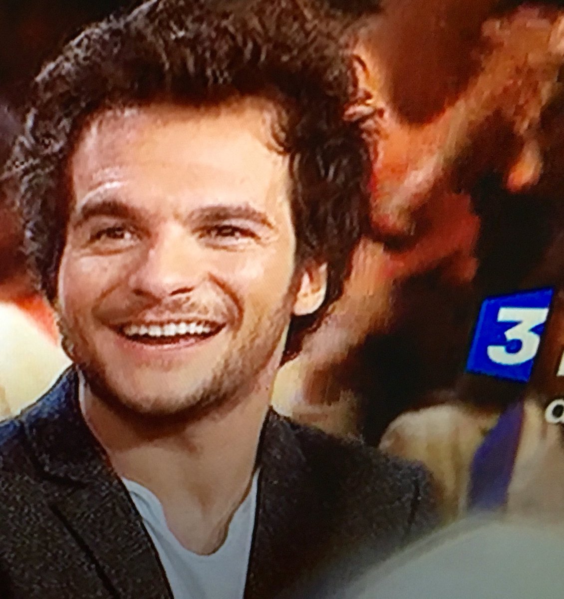 LyndaLynla's tweet photo. @Amir_Off #dcdcd allez on t'attend !! On est prêt 🙏🙏 plus que 5 minutes à patienter !! 😍 https://t.co/iLV34KMhXL