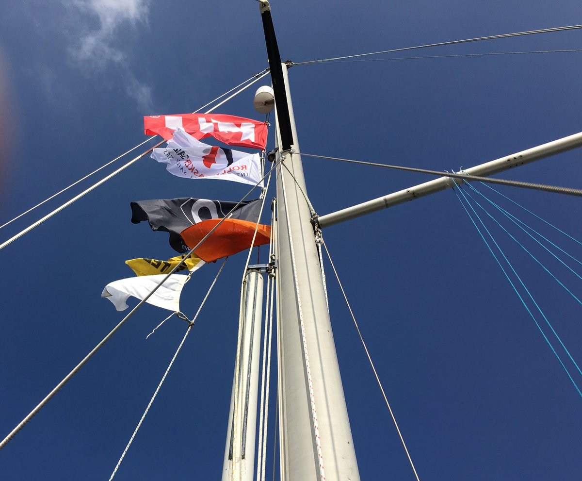 Hamblepoint's tweet photo. Nice breeze in The Solent &amp; racing under way @WarsashSC Spring Series @Crewsaver @HellyHansen #rollytaskersails https://t.co/VEPNy4gAOy