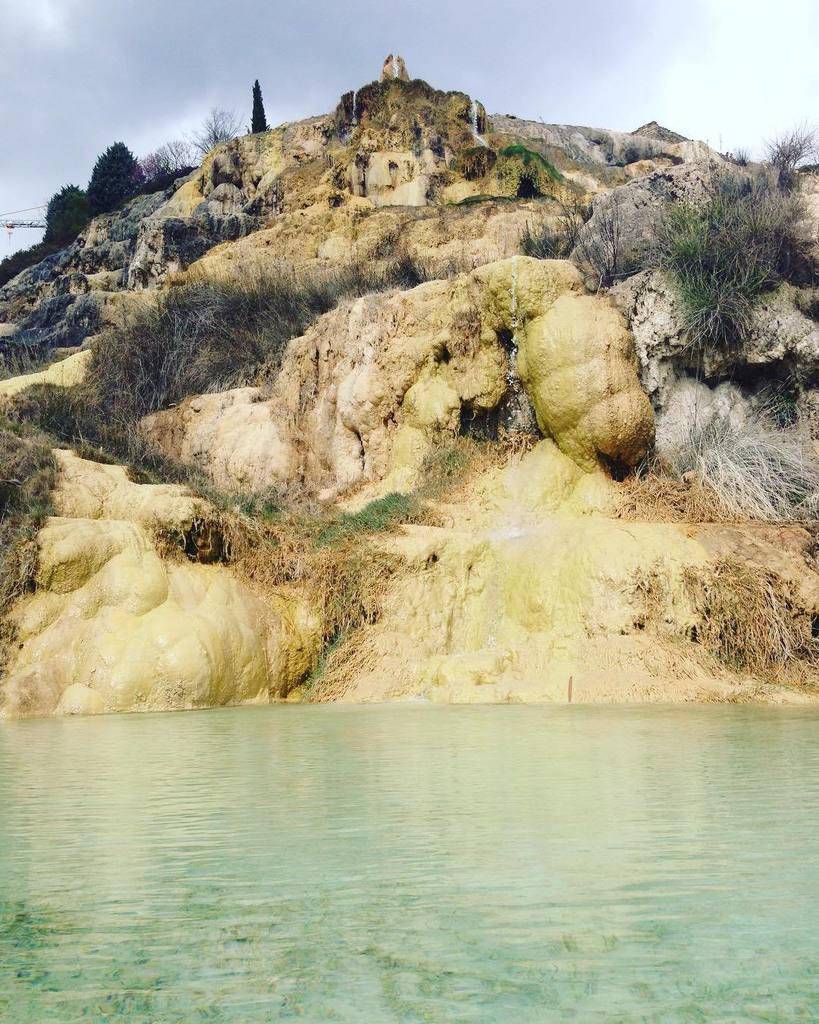 WeTuscany's tweet photo. Terme 😍 #bagnovignoni #terme #tuscany #istagood #istaday https://t.co/CssaQNOigQ