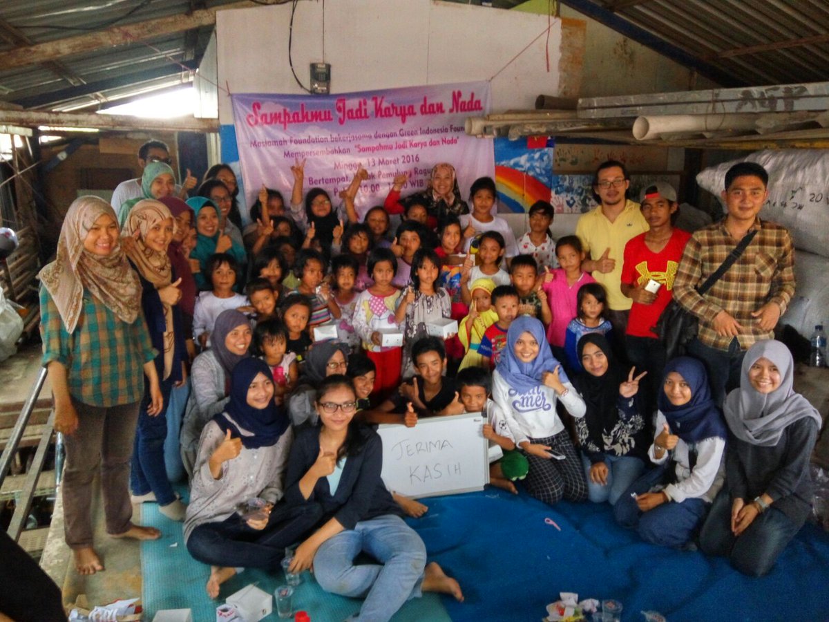 GIF_Indonesia's tweet photo. Alhamdulillah, acara sharing handcraft dan musik perkusi sudah selesai. Trm kasih ka aida&amp;team . Makin barokah ya😊 https://t.co/D0GFBsgv3h