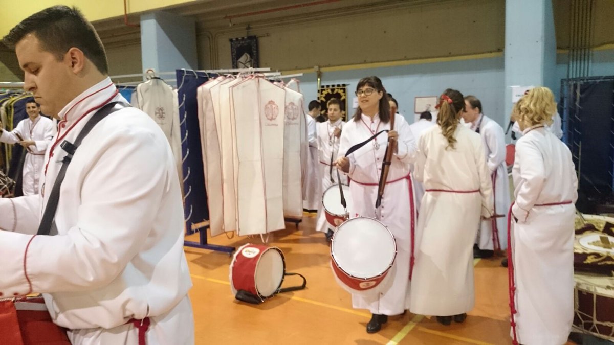 lacolumnazgz's tweet photo. Momentos antes de empezar el concurso.#SemanaSantaZgz #VamosColumna # PasionZgz https://t.co/FQnTp7bEyC