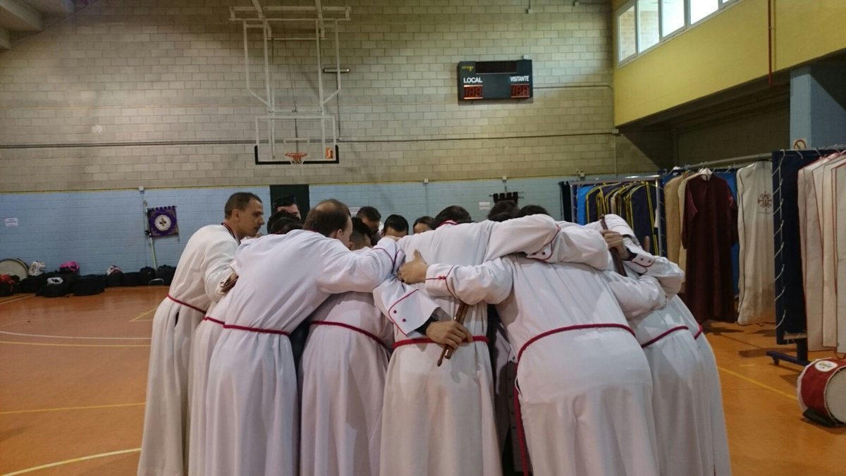 lacolumnazgz's tweet photo. Momentos antes de empezar el concurso.#SemanaSantaZgz #VamosColumna # PasionZgz https://t.co/FQnTp7bEyC