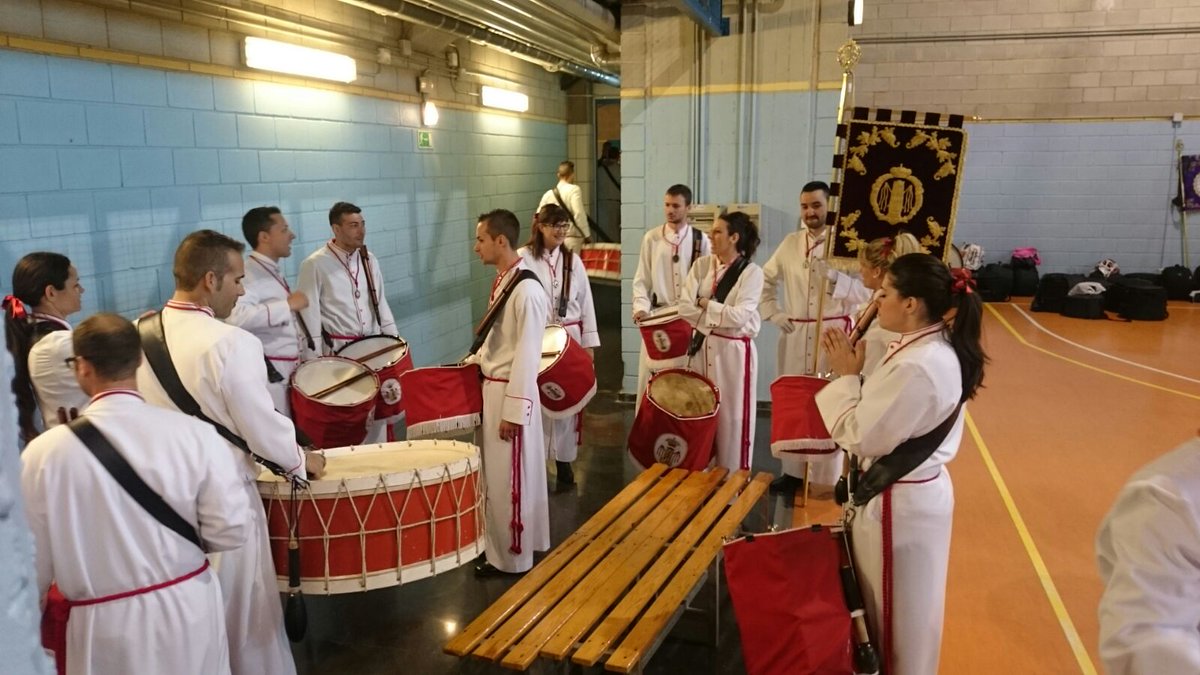 lacolumnazgz's tweet photo. Momentos antes de empezar el concurso.#SemanaSantaZgz #VamosColumna # PasionZgz https://t.co/FQnTp7bEyC