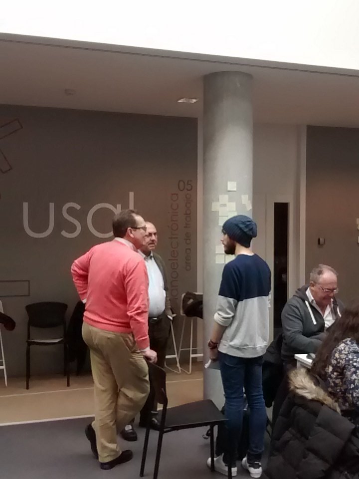 SW_Salamanca's tweet photo. Los mentores siguen asesorando a nuestros participantes antes de la presentación final esta tarde https://t.co/iW7wDvpIQQ