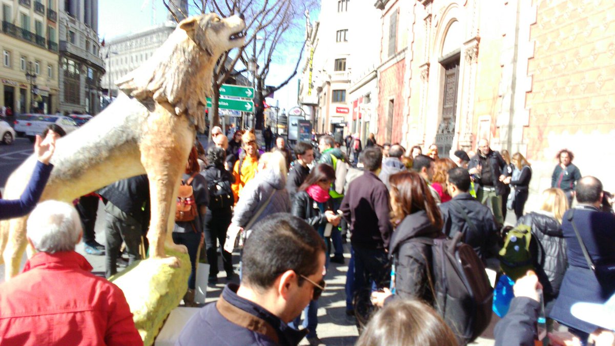 EquoMadrid's tweet photo. Calentando motores. En breve comienza la manifestación en defensa del lobo. #LoboProtegidoYA #YoVoy13mLobo https://t.co/7kFdC4wp4a
