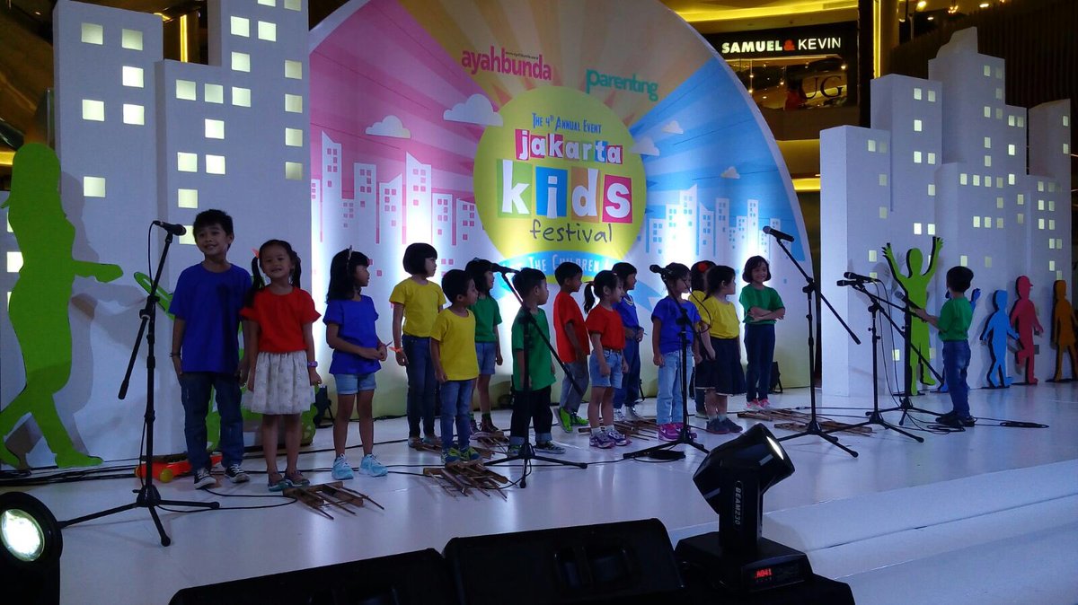 Lain daripada yg lain, TK Kembang menampilkan bermain peran ttg suasana di kelas musik. Seru sekali! #JKF2016