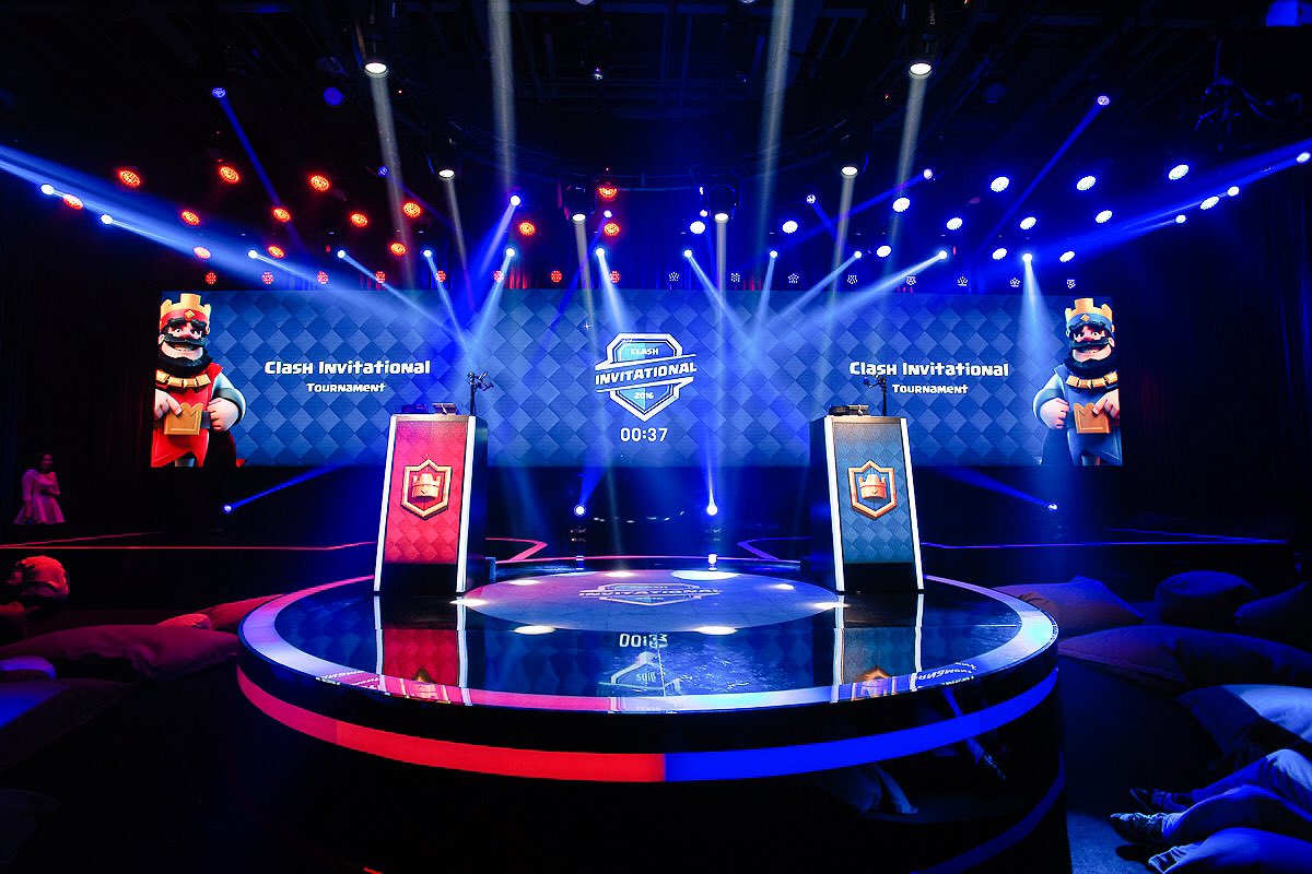 ClashRoyale's tweet photo. Meanwhile, in Shanghai...

(Broadcast language ONLY in Chinese, but still fun to watch! https://t.co/9Tu2co7RyC) https://t.co/L0w3Z5IluQ