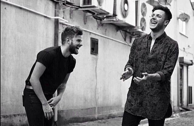 TomclayUpdates's tweet photo. Missing my faves @TomMannMusic &amp; @BarclayBeales #Tomclay 💗❣💜💛💗💕 https://t.co/OxtkWKPF4C