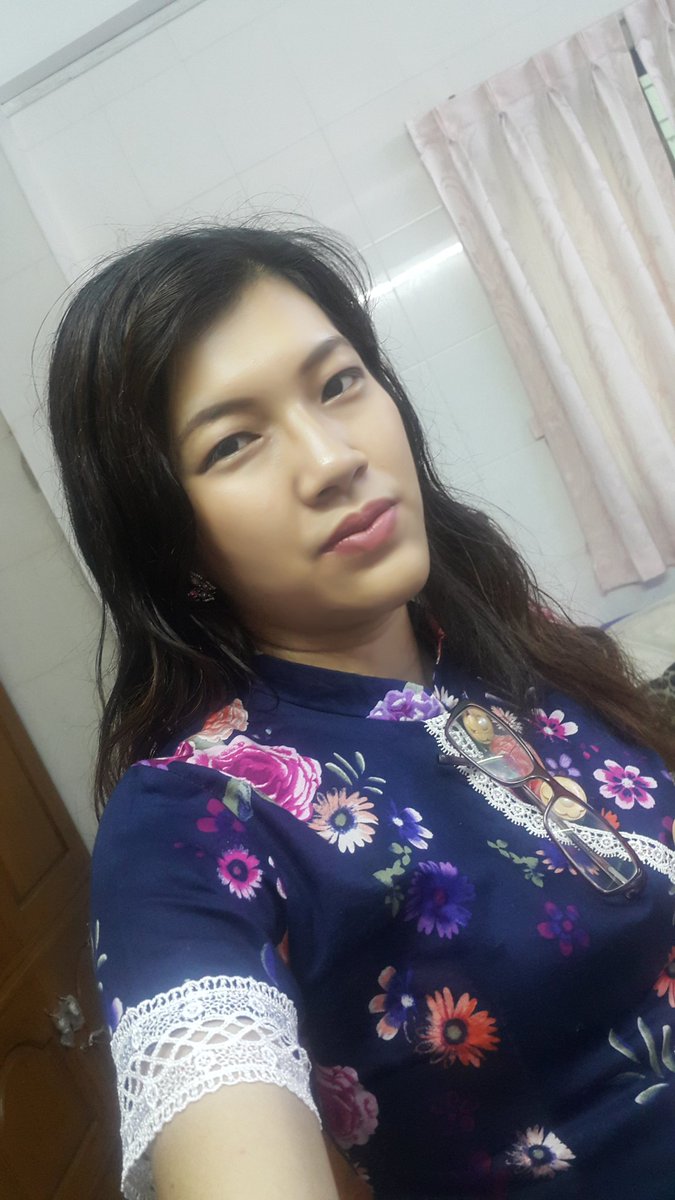 su_nilar's tweet photo. It's MAC "so select" lipstick...OMG! It's so so... Gorgeous... It's the best rosy color๐๐๐๐ #MACSoSelect https://t.co/lDPwB7DZw4