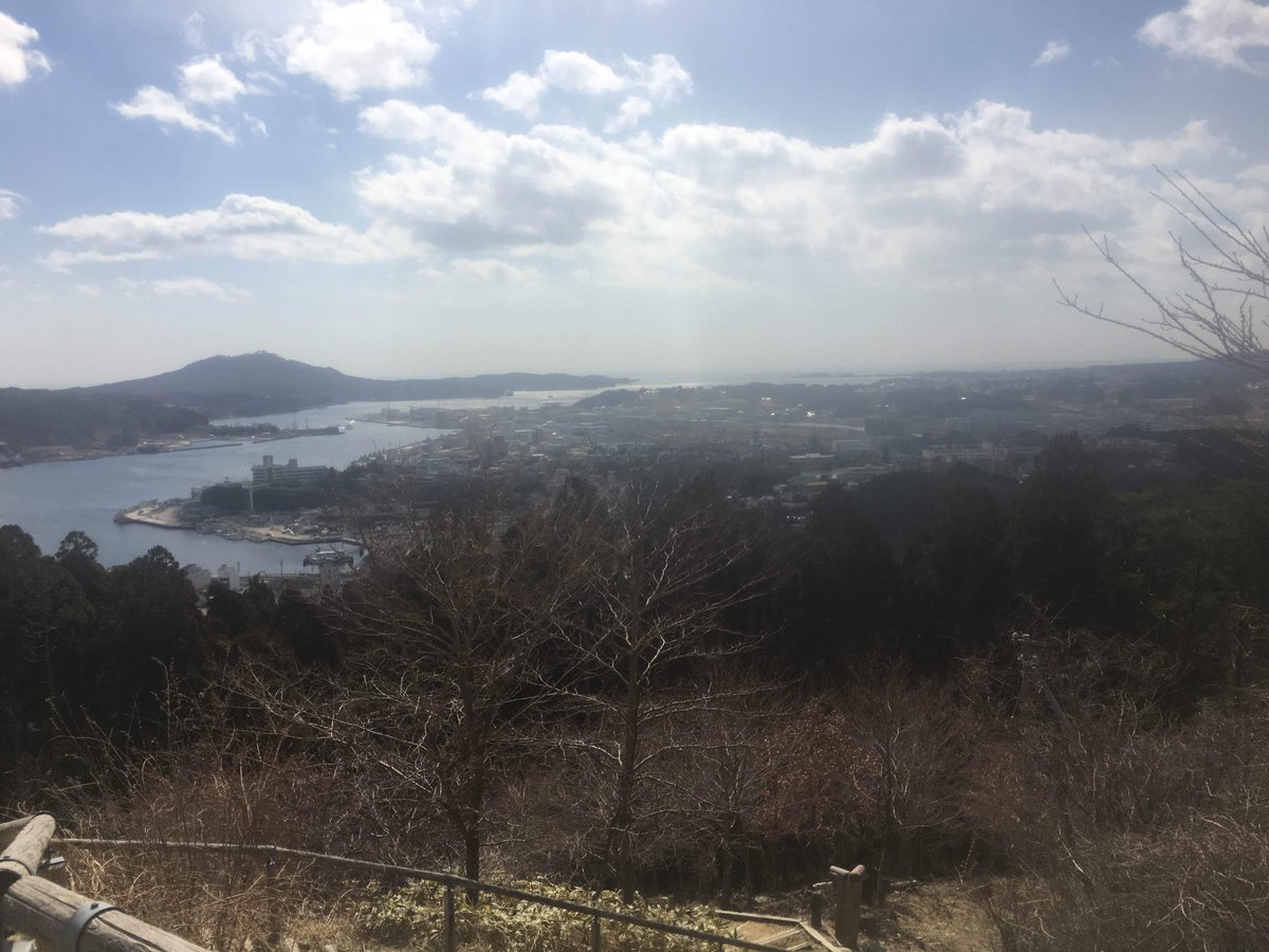 311hikari's tweet photo. みなさまへ　
過日行われました「3月11日からのヒカリ」を、無事開催することができました。皆様の温かいご支援とご理解に心より感謝いたします。
東日本大震災から５年を迎えた気仙沼は、穏やかな海と春の日差しを感じさせる一日でした。 https://t.co/o3IvutVnT0