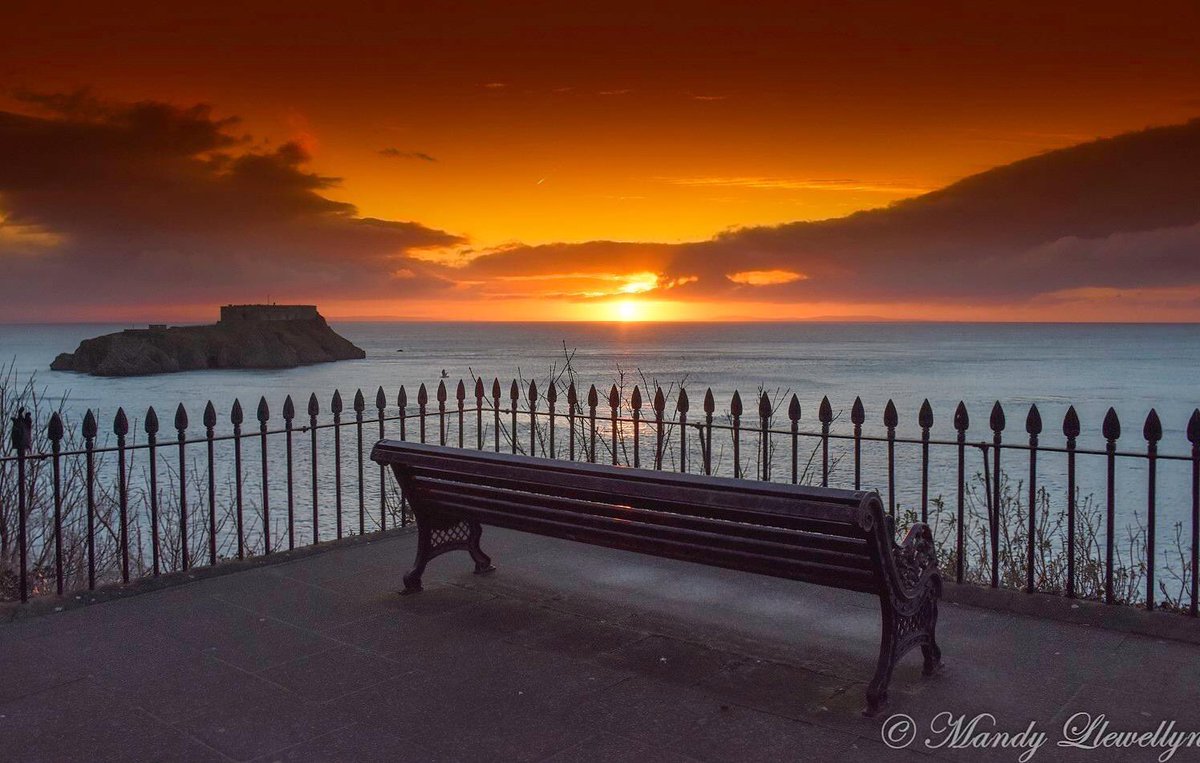 #sunrise over #Tenby @ruthwignall <a href="/katelewisITV/">Kate Lewis</a> <a href="/JamesWrightTV/">James Wright</a> <a href="/WalesOnline/">WalesOnline 🏴󠁧󠁢󠁷󠁬󠁳󠁿</a> <a href="/itvweather/">ITV Weather</a> <a href="/walesdotcom/">This is Cymru Wales</a> @TenbyOfficial