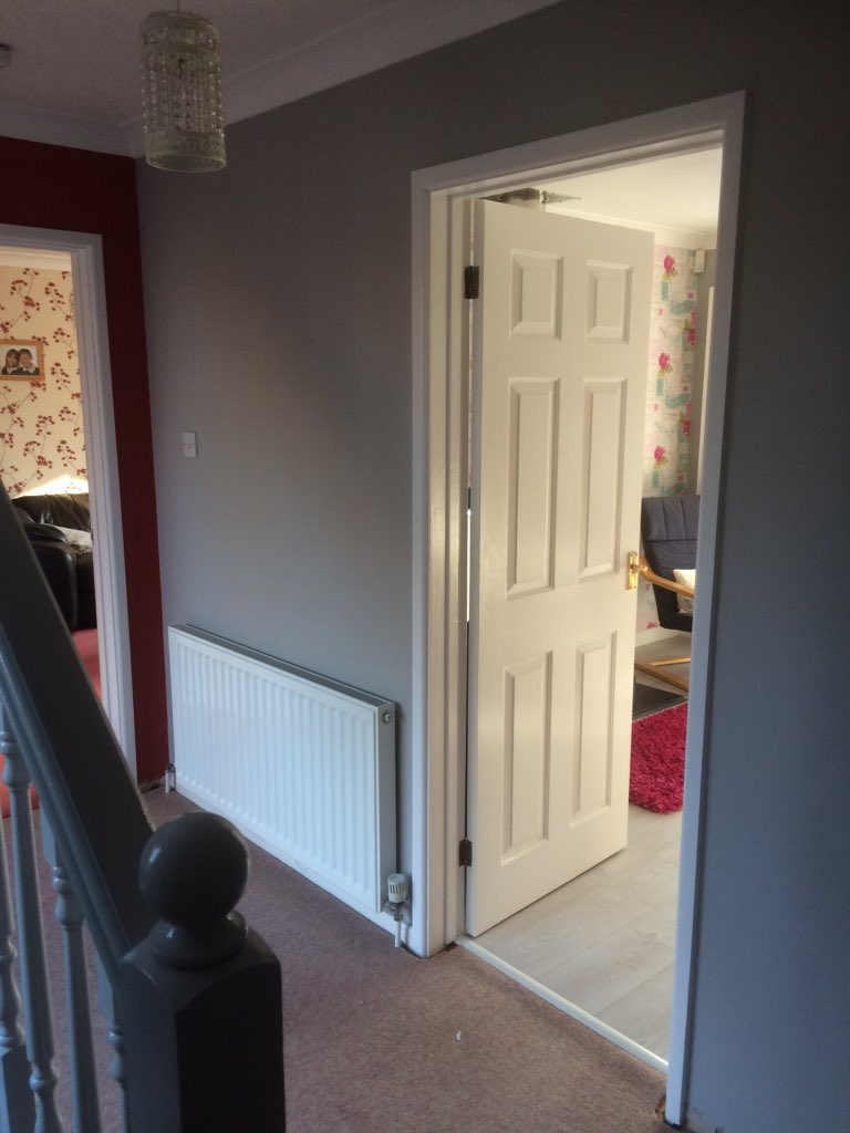 DecoratorJerry's tweet photo. Completed #hallstairsandlanding clever use of colour striking result @ZinsserUK #chicshadow #roastedred @duluxuk https://t.co/FuZTNlyraf