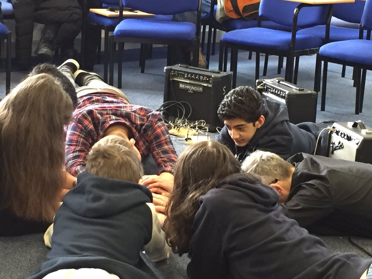 LizDobsonUoH's tweet image. .@D_Electronics_ stunning #gocompose workshop @HuddersfieldUni @soundandmusic composing with bed of nails &amp;amp; Arduino