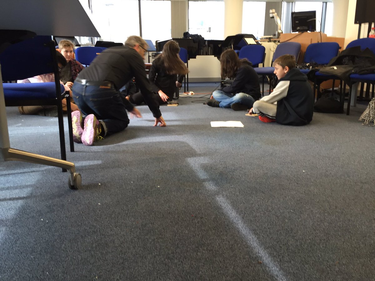 LizDobsonUoH's tweet image. .@D_Electronics_ stunning #gocompose workshop @HuddersfieldUni @soundandmusic composing with bed of nails &amp;amp; Arduino