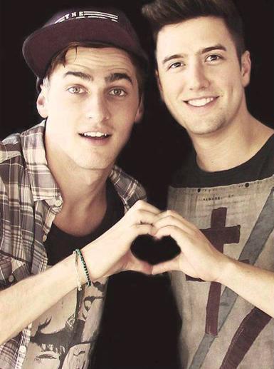 KS_LH_CP_JM_'s tweet photo. Vi amo!!! I LOVE YOU💝 @1LoganHenderson @HeffronDrive 
I want meet you😭😭😭😭😭 https://t.co/qLxT4WvUuo