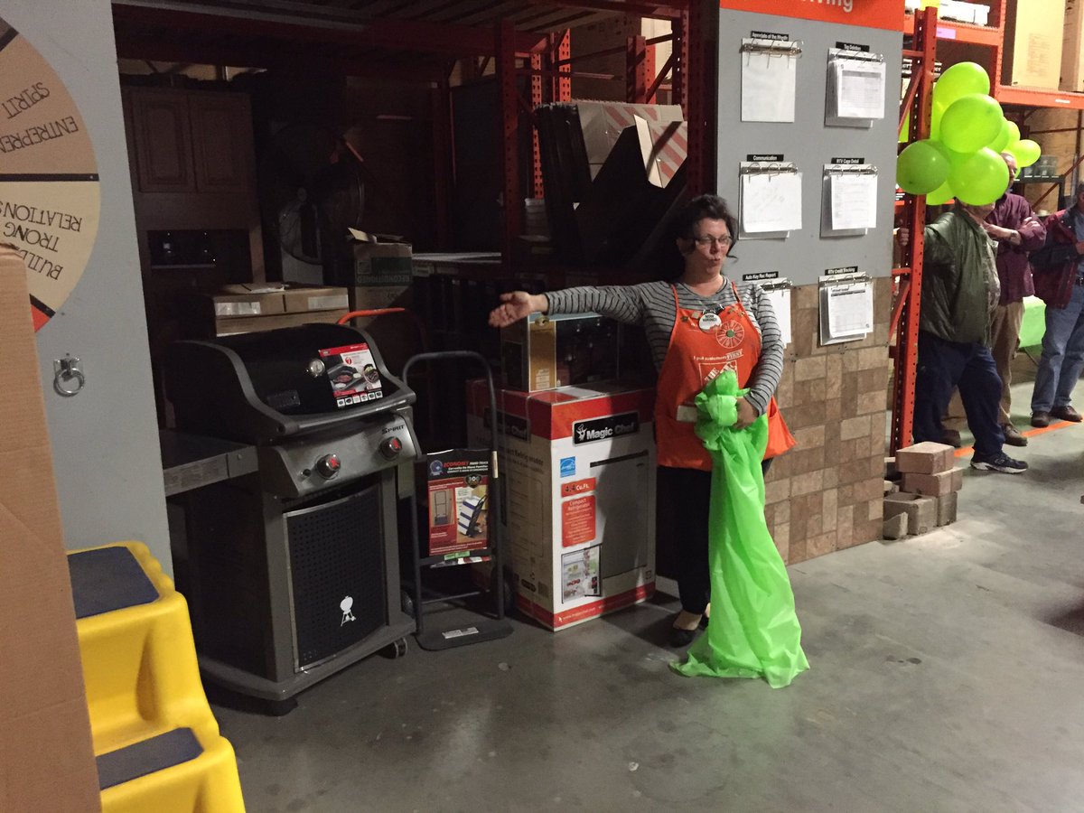 Haroldmarkel's tweet photo. District 75. Store 4139. Home Depot Price is Right winner. Awesome job DJ. #markel https://t.co/gfzc75vHYP