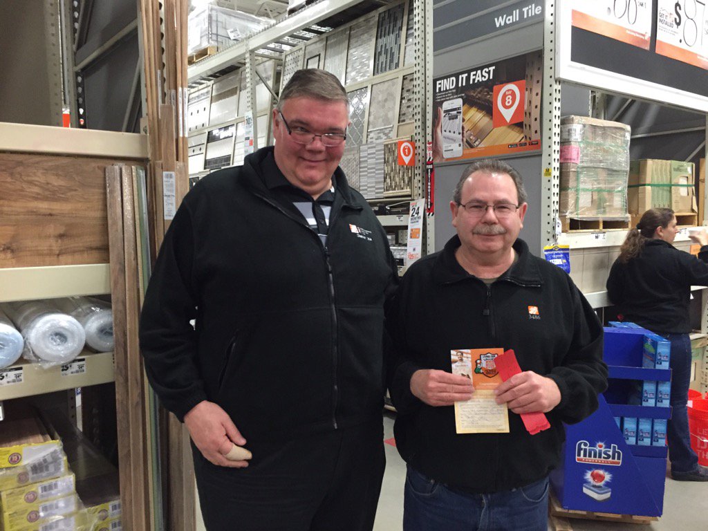 Derrick Muse being recognized for his Excellent Customer Service at 3486 success sharing party