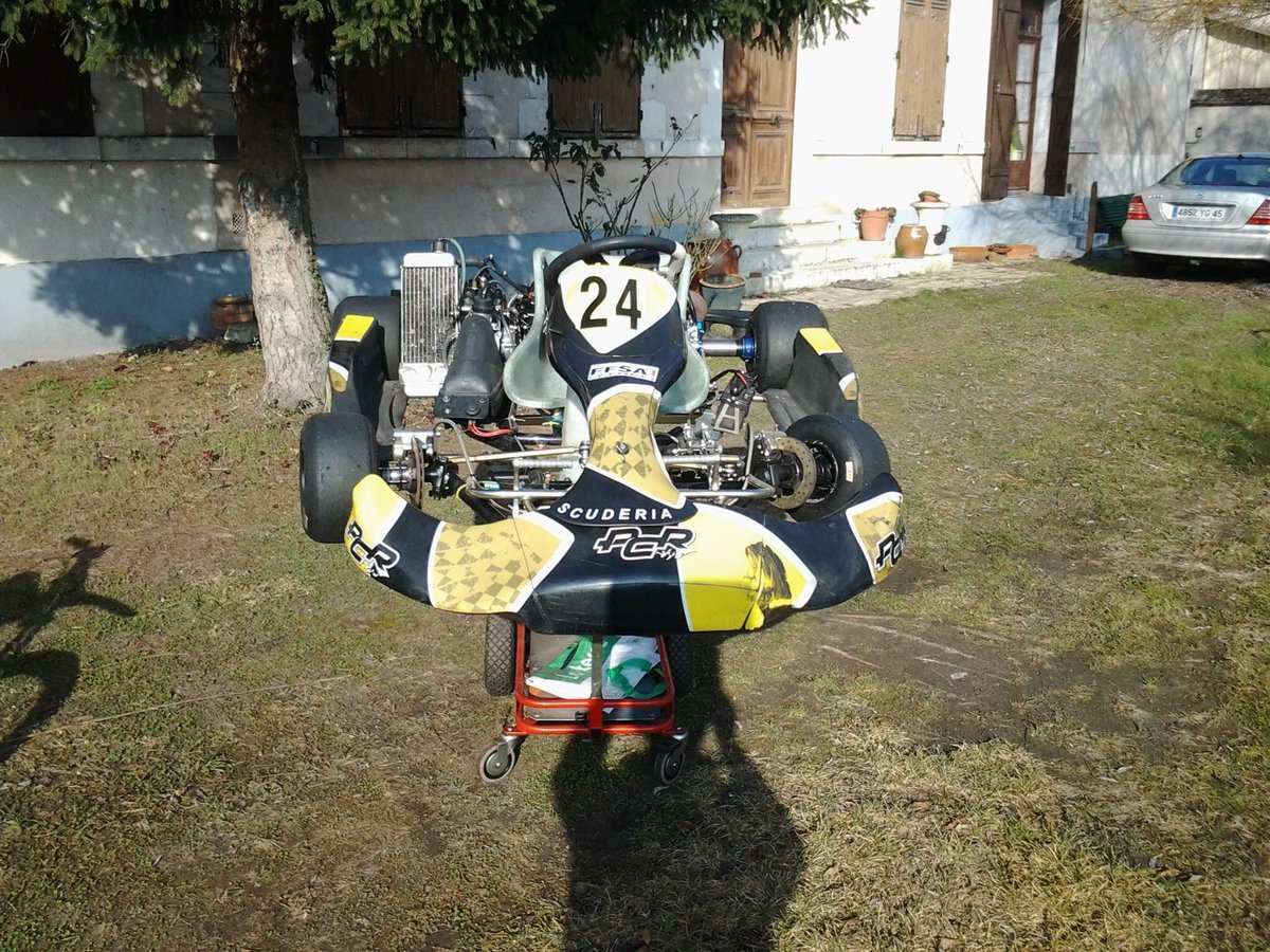 rbdx45's tweet photo. Je vend mon karting rotax max pcr , contacter en mp #RT #Rotax  #karting https://t.co/qZBft5Z4AP