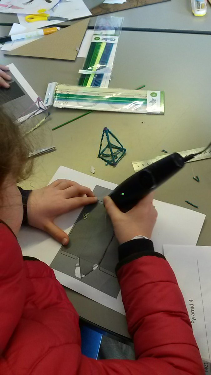 fstavola's tweet photo. ecco i primi risultati di #disegnarenellaria @Museoscienza con @LindaGiamp  #FascinatingWorldofGeometricForms https://t.co/xFI75rMPCf