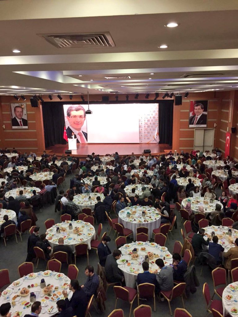 KilicerAhmet's tweet photo. Bugün Ak Parti İstanbul Gençlik Kolları olarak Uluslararası Öğrencilerle il başkanlığımızda buluştuk. https://t.co/zS1NV9OmOM