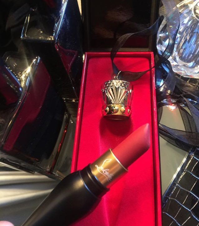 MenaceByCharm's tweet photo. I'm loving this beautiful @/LouboutinWorld red and matte lipstick. Tellement hâte de pouvoir le porter.💋💄 https://t.co/DDM5IQCIoR