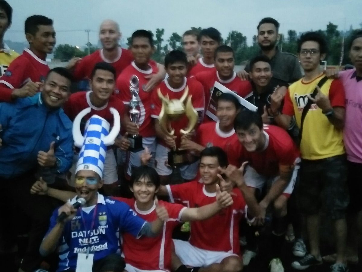 InspireJon's tweet photo. Champions. Thank you to our sponsors @rotigarmelia @ron88 https://t.co/tOuD86zvRm