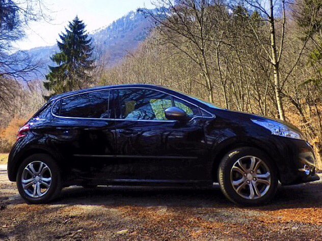 Kizouina's tweet photo. @Peugeot @Peugeot_Hansen #ThrillForReal @Peugeot_Hansen #Peugeot208WRX Love my mimi208 ❤️ https://t.co/hsO0v8NKWY
