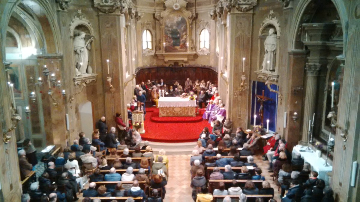 vivar's tweet photo. #montefano, la celebrazione con il #cardinalKasper. @alpairo_marquez https://t.co/uVvBodpNyd