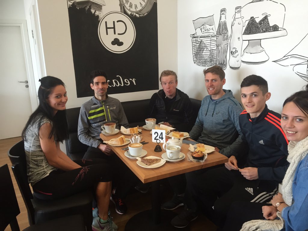 clitherbot's tweet photo. Amazing day @Trafford10k for the team. Personal bests all round therefore cakes all round 😃😃😃😃 https://t.co/KWarDG1kR9