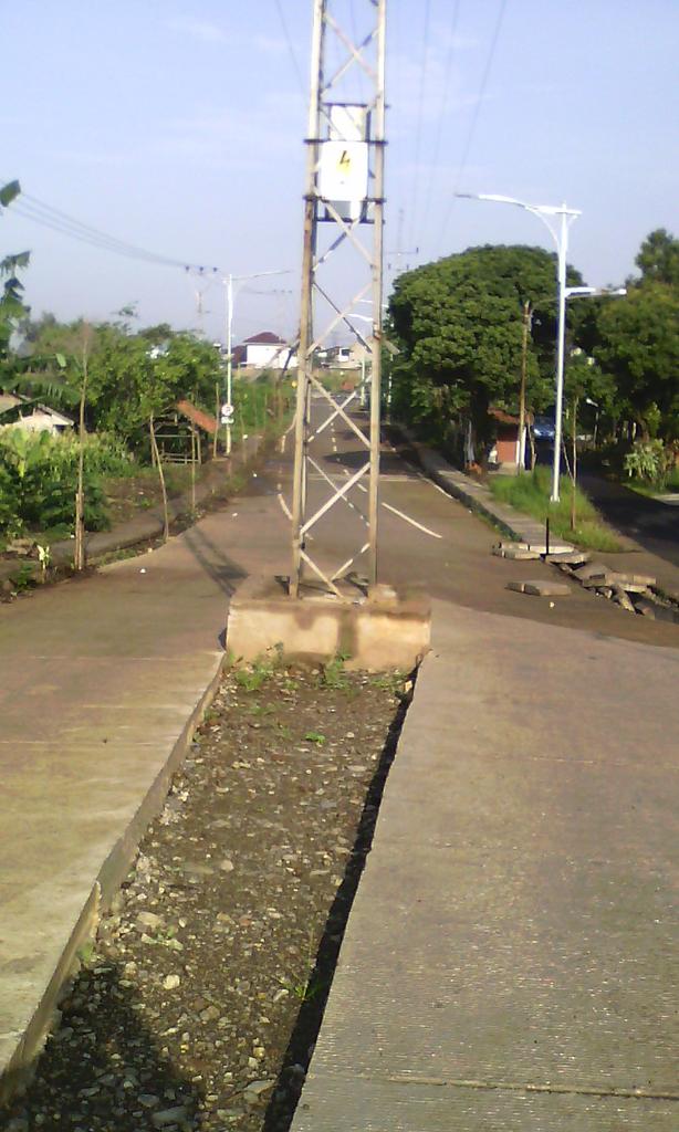 herry_sandhy's tweet photo. Jalan aneh di cimahi jawa barat.. https://t.co/WX4O4EvLad