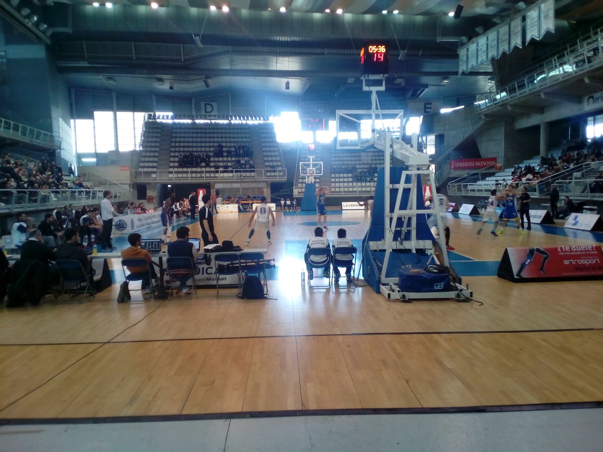 Apoyando al <a href="/FundLucentum/">𝗛𝗟𝗔 𝗔𝗟𝗜𝗖𝗔𝗡𝗧𝗘</a> frente al Getafe. Grande este club de #baloncesto de #Alicante. #VamosLucentum