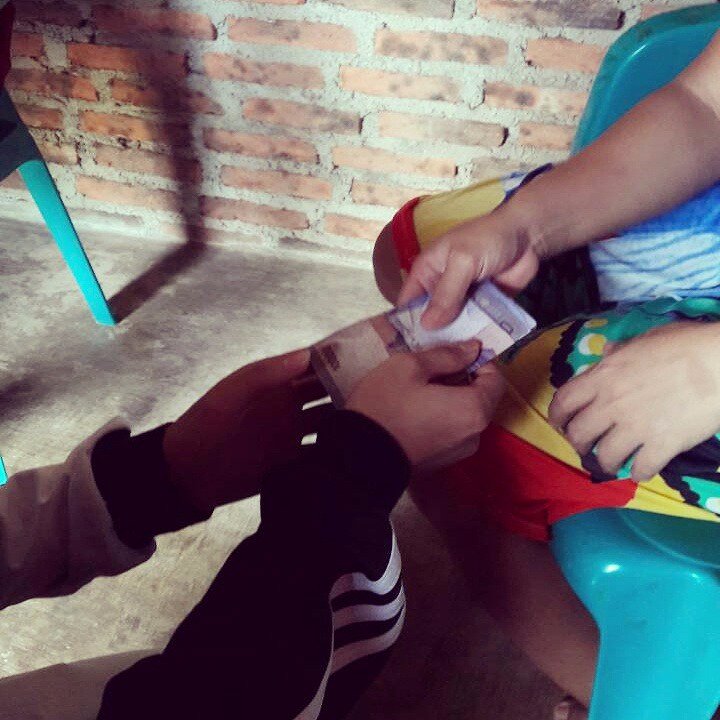 Berbagi itu gak melulu tentang uang. Tapi juga tentang cinta, kasih sayang dan persaudaraan. ;)

#BerbagiRejeki