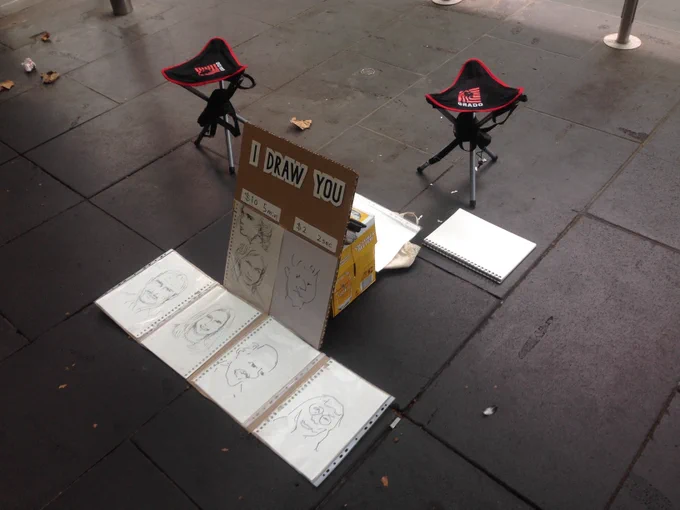 似顔絵描き、始めました。5分$10、2秒$2。
I started drawing a portrait on the street. 5min $10 ,2sec $2. 