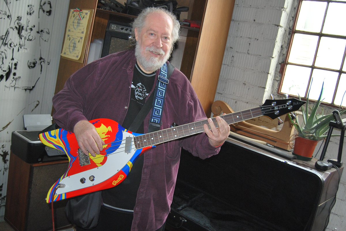 axefactory's tweet photo. Bobby Posner Rokets custom bass https://t.co/fxmIskRCZM