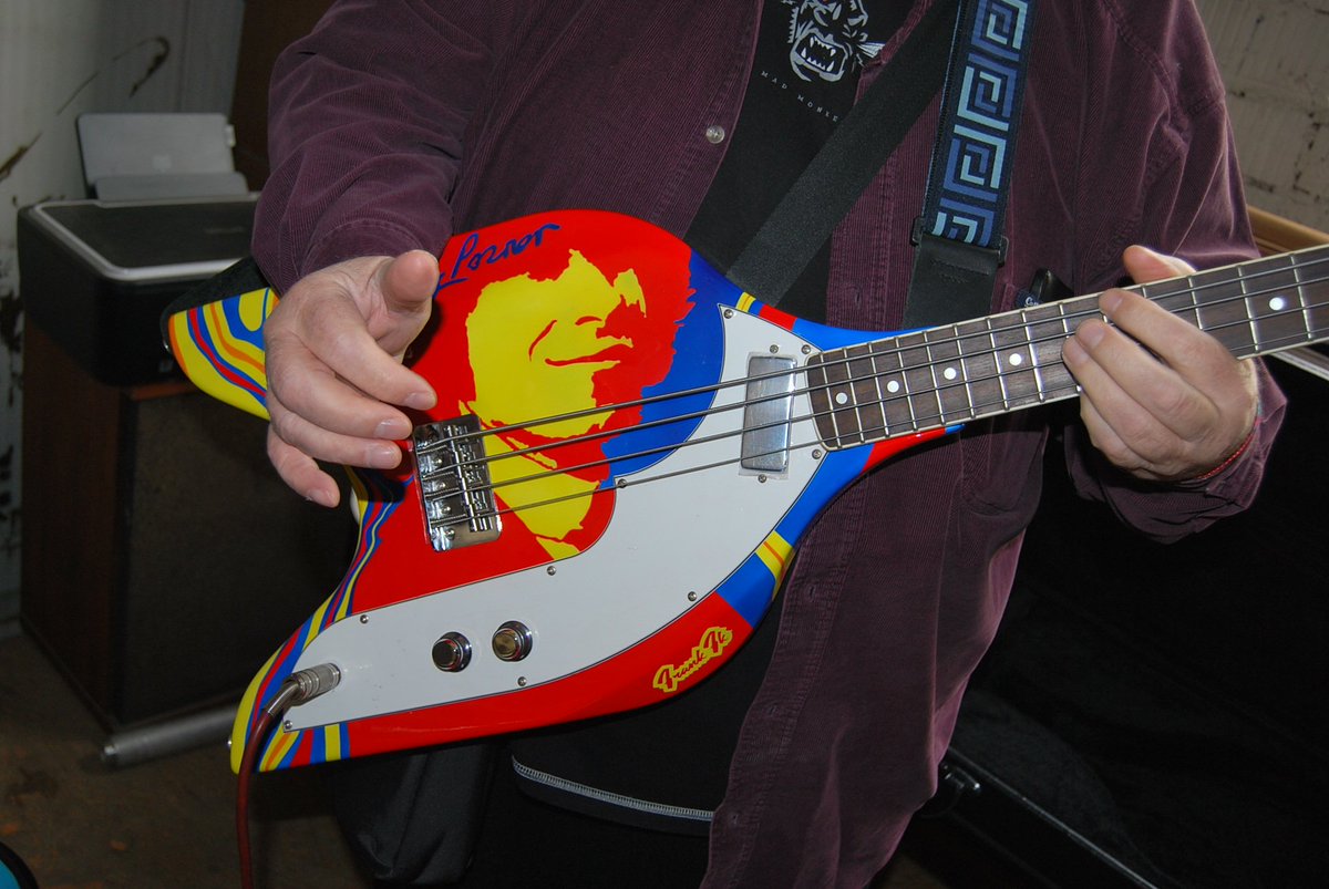 axefactory's tweet photo. Bobby Posner Rokets custom bass https://t.co/fxmIskRCZM
