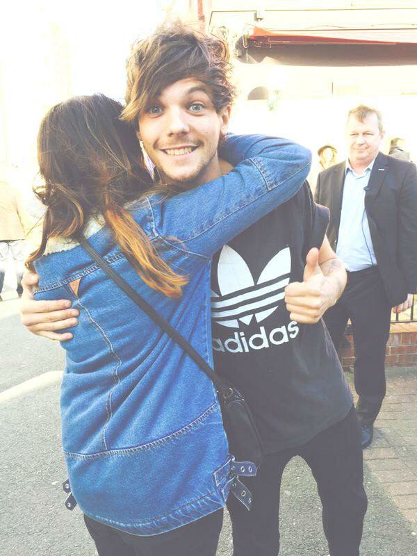 louisxcret's tweet photo. One day I'll hug you close and I won't never let you go ❤ @Louis_Tomlinson https://t.co/wWsS6hEitO