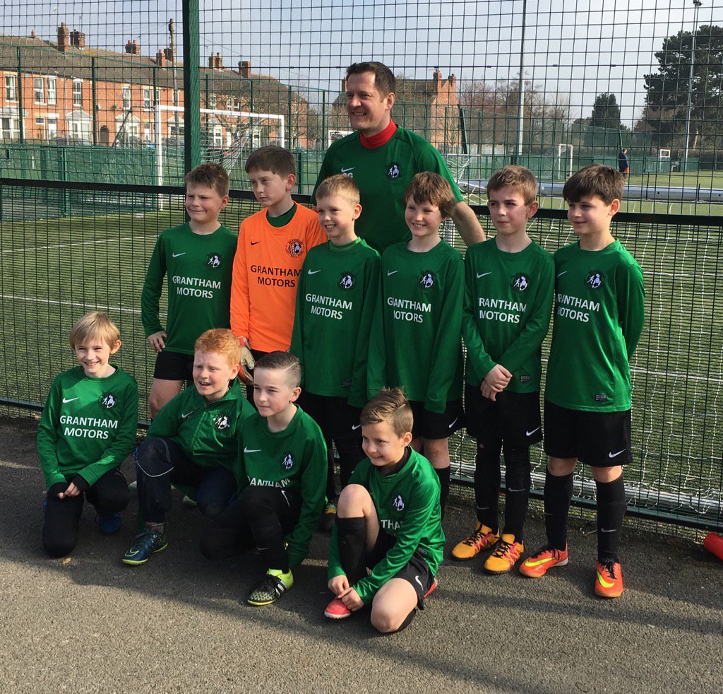djpearce64's tweet photo. Seth and some of his team mates after their victorious U9's Futsal trophy event.Well done to ALL. @GranthamYouthFL https://t.co/qZ7qXhpWMk