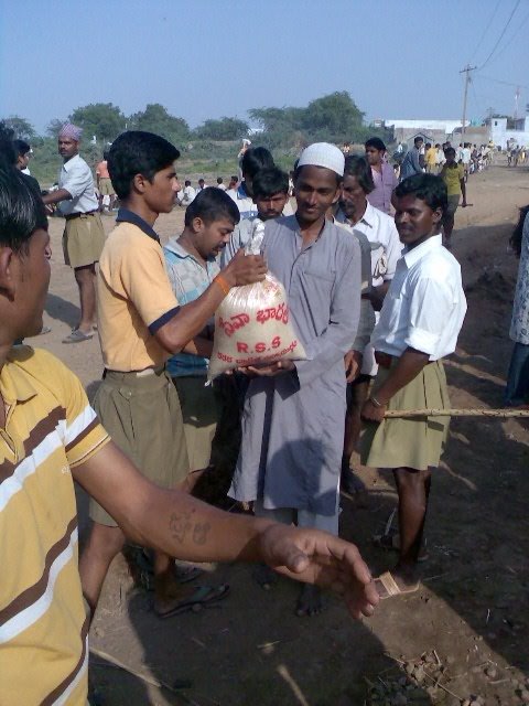 RSS workers helping people in flood affected areas; just serving humanity,  religion is not the criteria!! #RSS4India