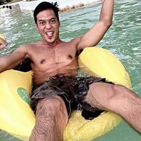 iamethanrufino's tweet photo. #SnapsHOTs1 .. Jeffrey Hidalgo .. Sarap ng balbonic legs niya! https://t.co/mPbQiQwbVp