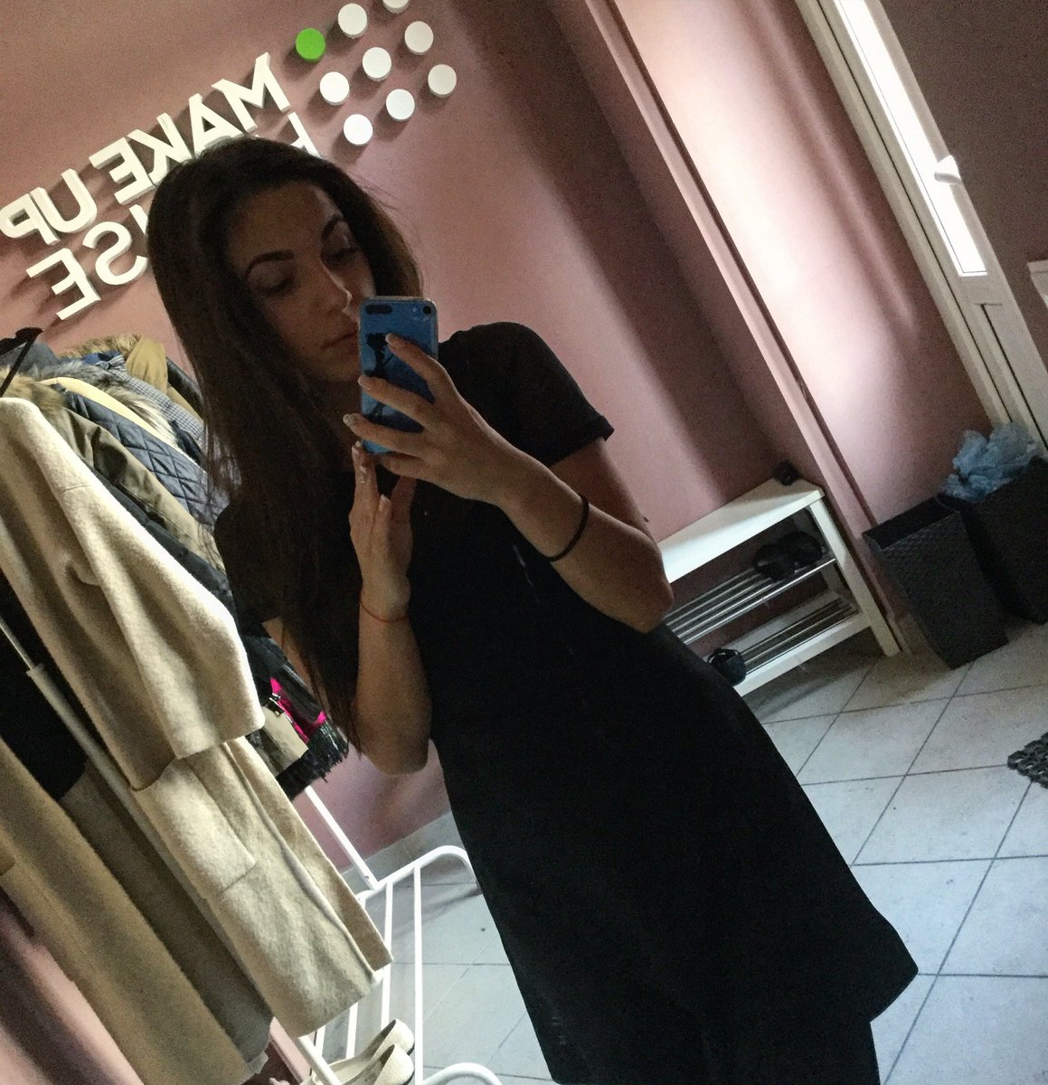 fox_polia's tweet photo. Спасибо замечательной студии #makeuphouse за красивые бровки😻И спасибо моей Поле за шикарные ноготки💅🏽 https://t.co/EflcfquU3z