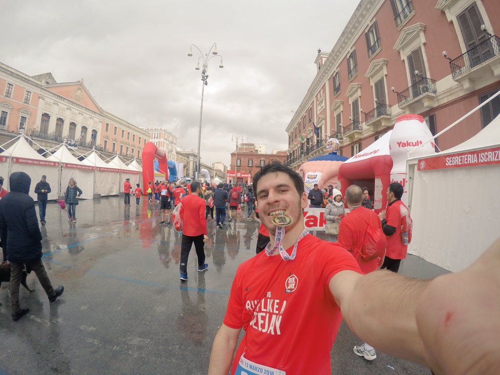 Fains93's tweet photo. The rain cannot stop me! #deejaytenbari #Deejayten #WhyJustRun #salgonolecozze https://t.co/VTAkKaUTOL