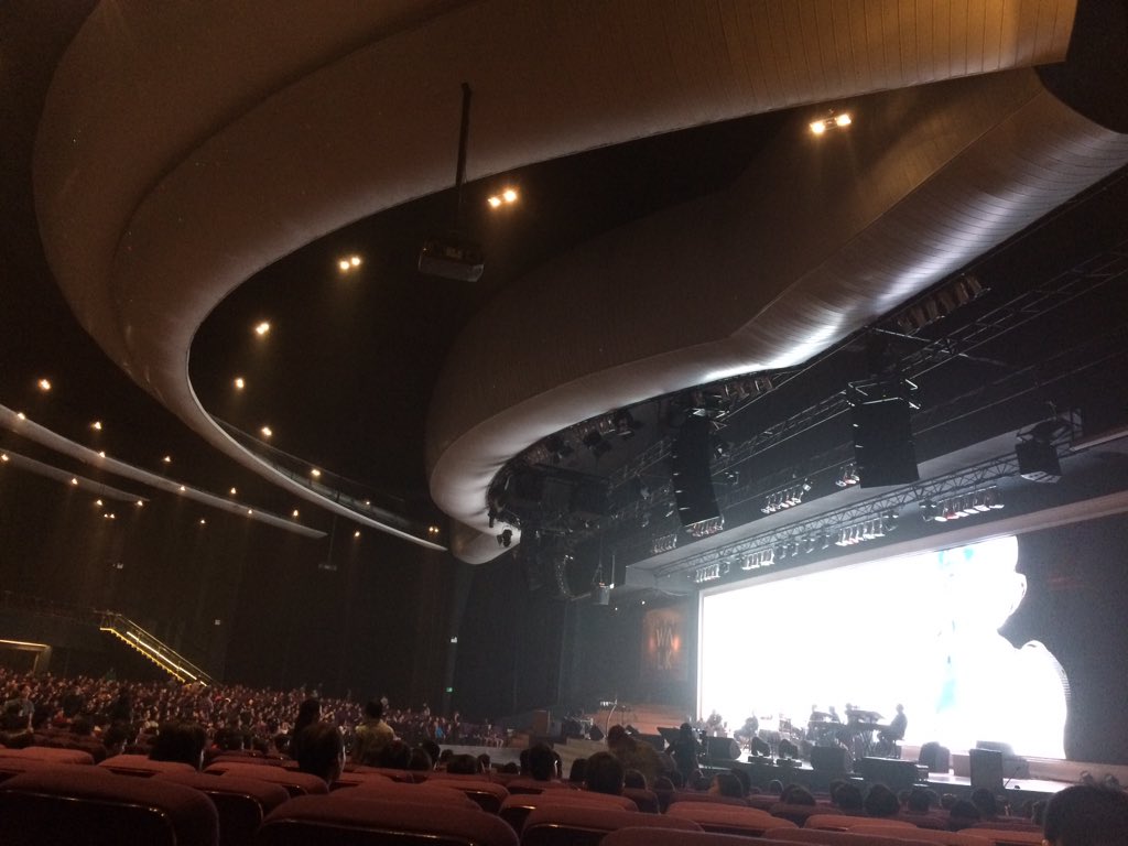 Happy Sunday.

Sesedih apapun hati, jiwa tetap bisa memuji Tuhan, Dia memperhitungkan setiap tetes air mata. :)